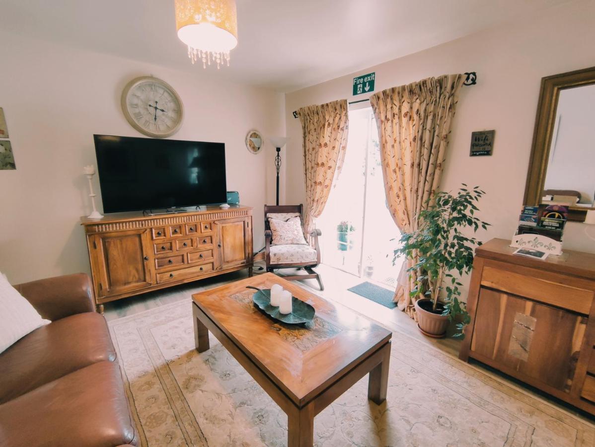 Tower View Lodge เอนนิส ภายนอก รูปภาพ